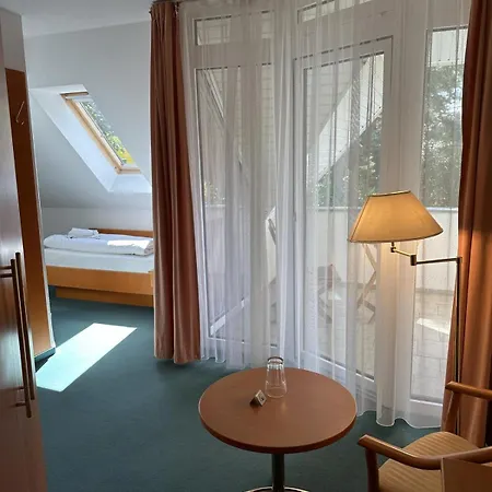 Einzelzimmer Mit Balkon